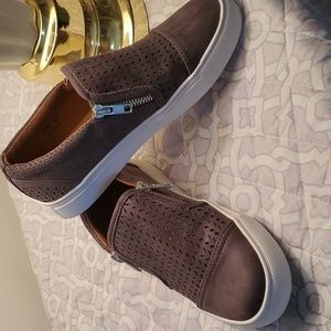 REPORT SLIP ON SHOES